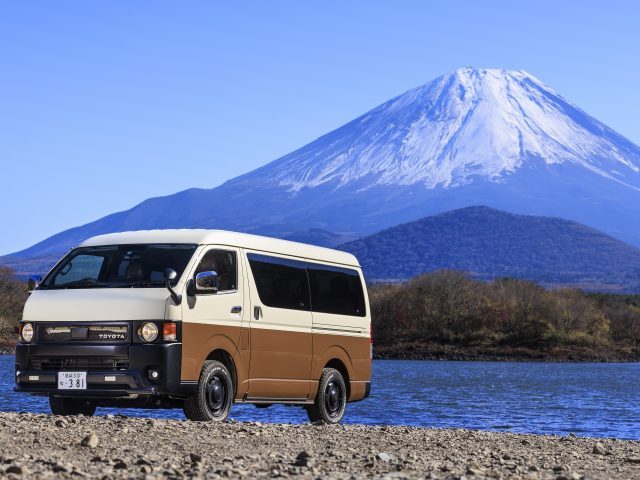 新年あけましておめでとうございます-ハイエース-富士山-flexdream
