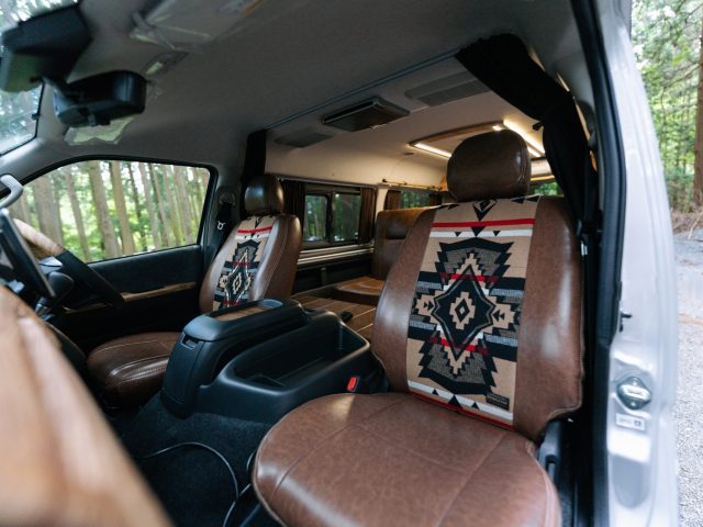 ジャパンキャンピングカーショー-ハイエース-丸目ハイエース-車中泊できる街乗り仕様車-FDBOXW03-PENDLETONコラボシートカバー-flexdream
