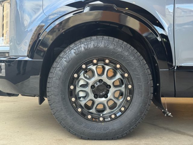 名古屋キャンピングカーフェア-新型デリカD5-TOYO-OPENCOUNTRYAT3-MKW-M204-ドライグレーflexdream