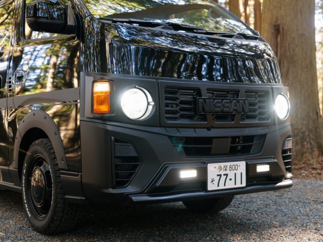 キャラバン-車中泊出来る街乗り仕様車-FDBOXV11-丸目換装-FDclassic-NISSANロゴブラックアウト-flexdream
