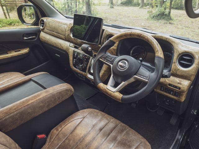 新潟キャンピングカー&OUTDOOREXXPO-キャラバン-FDclassicコンプリート-ウッド調インテリアパネル-flexdream