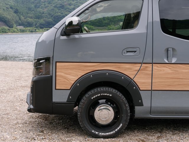 東北キャンピングカーショー-夢メッセみやぎ-キャラバン-8ナンバー-8人乗り-MONOBOXC01-サイドウッドラッピング-flexdream