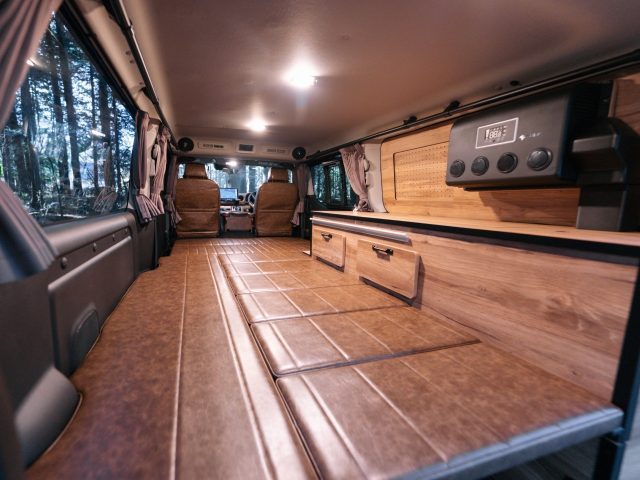 キャラバン-車中泊出来る街乗り仕様車-FDBOXV11-丸目換装-FDclassic-専用オプション12Vクーラー-フルフラット展開-flexdream