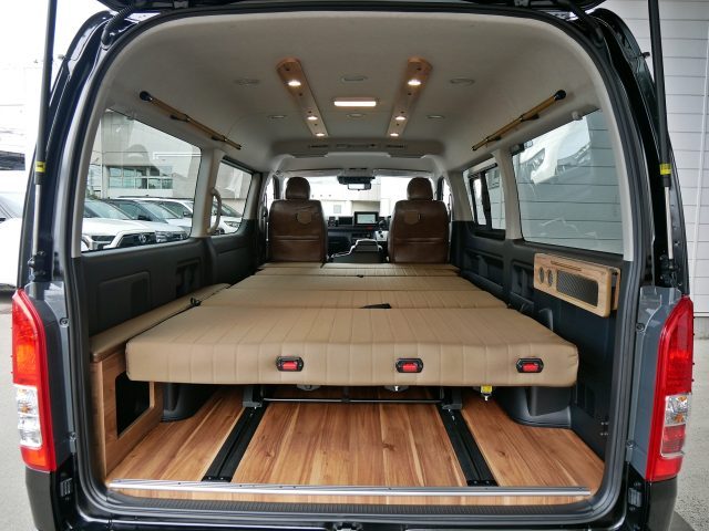 新潟キャンピングカー&OUTDOOREXPO-新型ハイエース-9型ハイエース-MONOBOXH02-フルフラット展開-フローリングフロア-flexdream