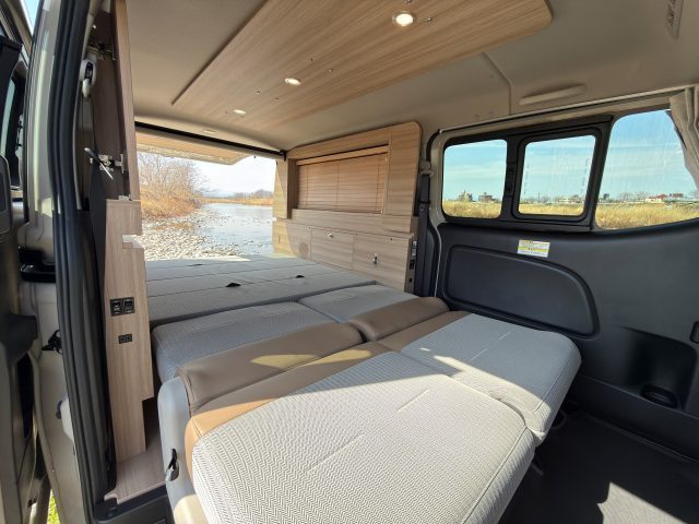 神奈川キャンピングカーフェア-キャラバンMYROOM-マイルーム-フルフラット-車中泊-flexdream