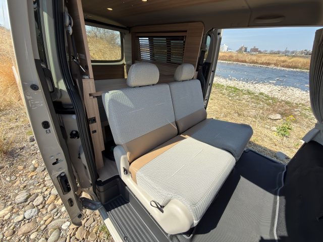 神奈川キャンピングカーフェア-キャラバンMYROOM-マイルーム-2in1シート-フルフラット展開可能-flexdream