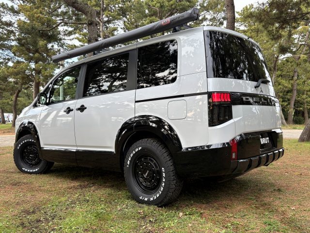 starcamp_スターキャンプ_デリカD5_トライスターカスタムデモカー_MONOBOX_Di-seat_Valenti_ジュエルLEDテール