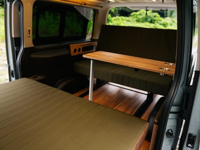 東北キャンピングカーフェア_ハイエース_MONOBOX_H01_オプション_スライドテーブル_flexdream